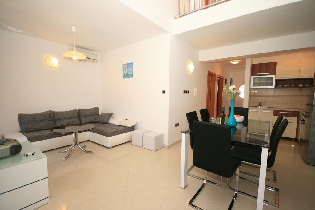 Ruzmarinka 4* Apartment บัชกา ภายนอก รูปภาพ