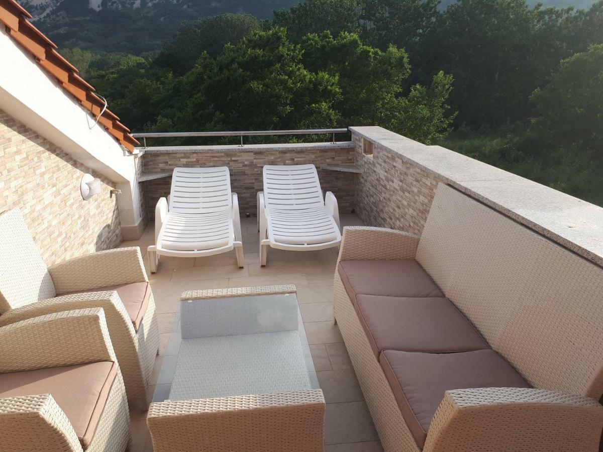 Ruzmarinka 4* Apartment บัชกา ภายนอก รูปภาพ