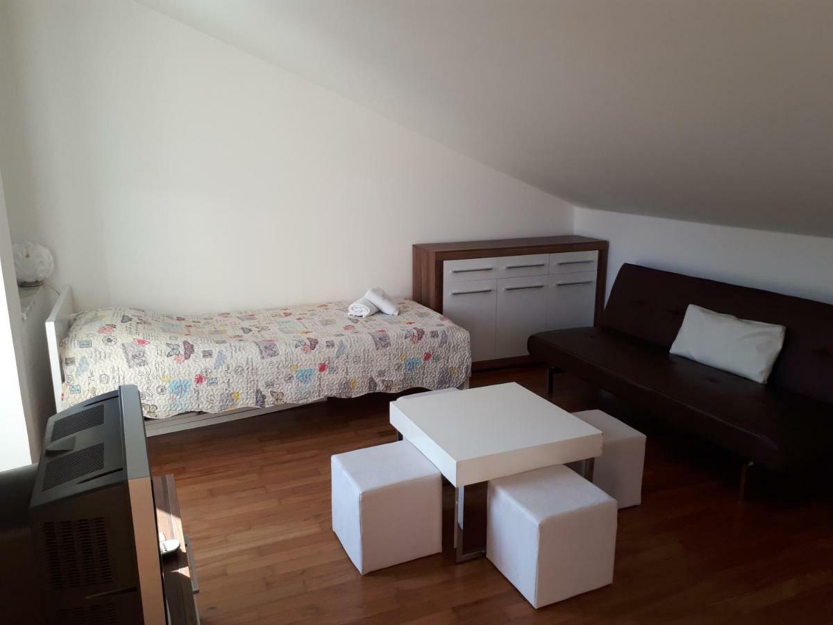 Ruzmarinka 4* Apartment บัชกา ภายนอก รูปภาพ